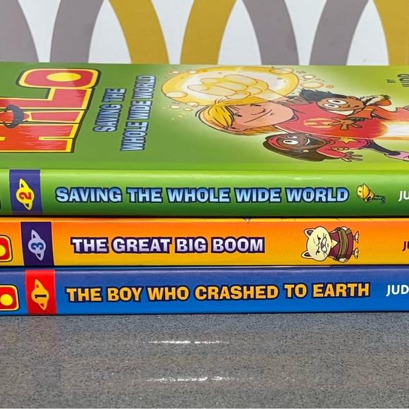 Lot of 3 Hilo kids books - Picture 3 of 3